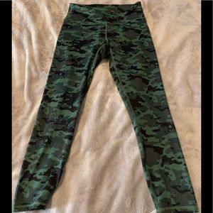 Fabletics green-camouflage leggings size m